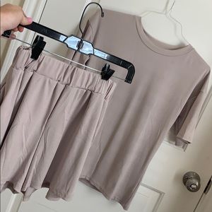 beige/tan lightweight lounge set